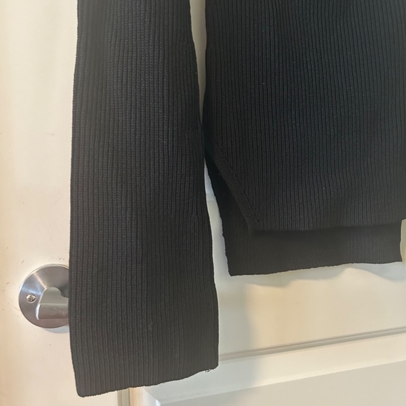 Black Long Sleeve Top (size L) - Picture 3 of 4